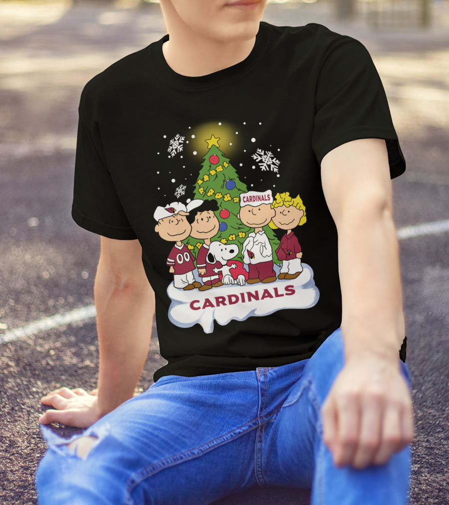 Snoopy Cardinals Christmas Peanuts Gang T-Shirt