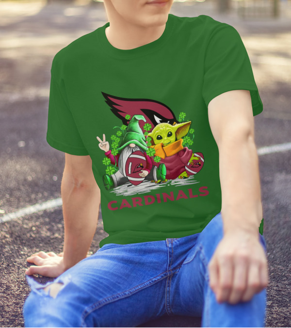 Arizona Cardinals Football Patrick's Day Gnome And Baby Alien With Shamrocks T-Shirt