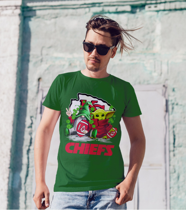 Kansas City Chiefs St. Patrick's Day Football Gnome And Baby Alien T-Shirt