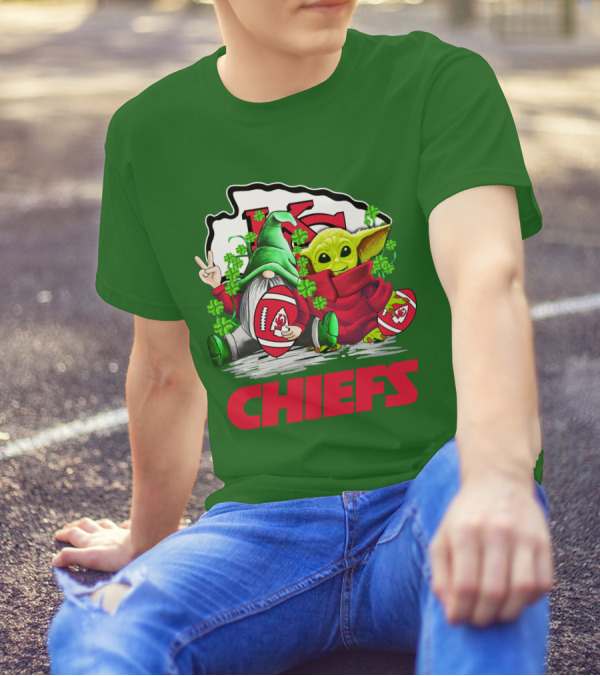 Kansas City Chiefs St. Patrick's Day Football Gnome And Baby Alien T-Shirt