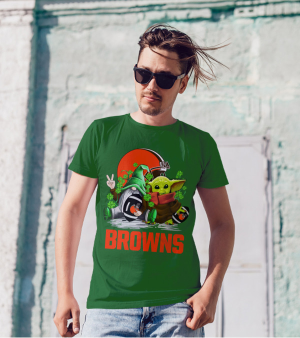Cleveland Browns Football St. Patrick's Day Gnome And Baby Yoda T-Shirt