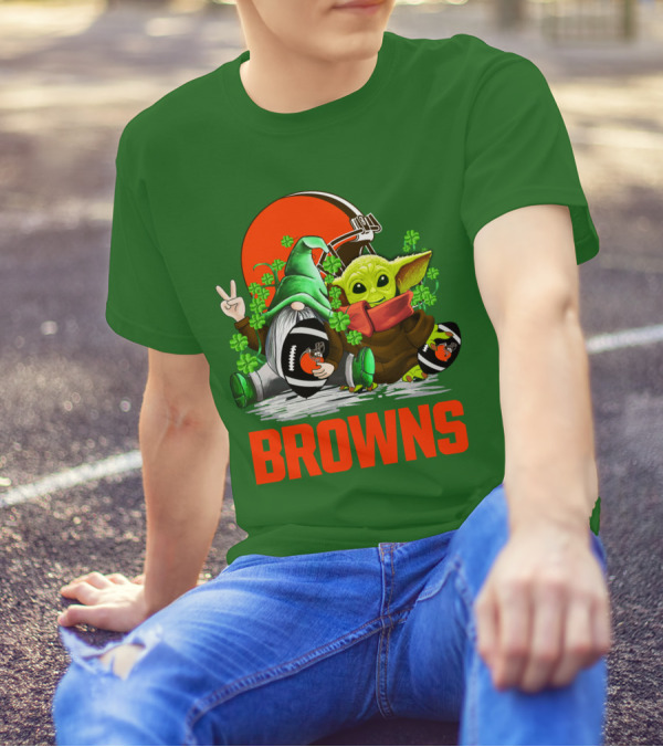 Cleveland Browns Football St. Patrick's Day Gnome And Baby Yoda T-Shirt