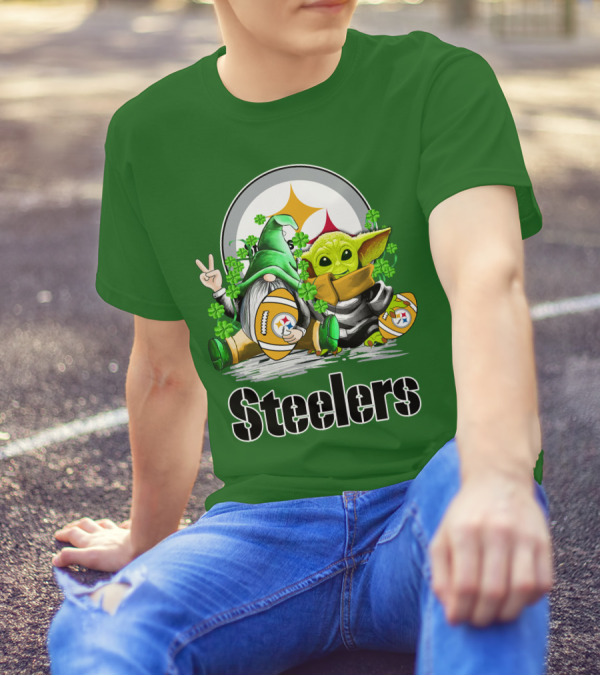 Steelers St. Patrick's Day Football Gnome And Baby Yoda With Shamrocks T-Shirt