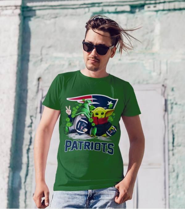 New England Patriots St. Patrick's Day Gnome And Green Alien Football T-Shirt