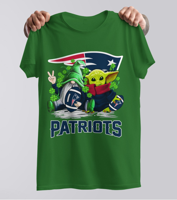 New England Patriots St. Patrick's Day Gnome And Green Alien Football T-Shirt