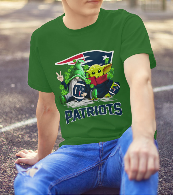 New England Patriots St. Patrick's Day Gnome And Green Alien Football T-Shirt