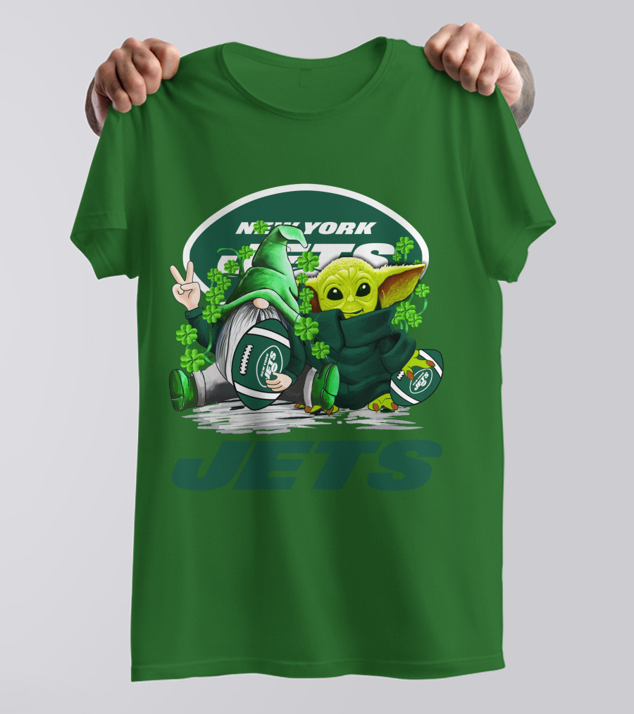 New York Jets Football St. Patrick's Day Baby Yoda And Gnome With Shamrocks T-Shirt