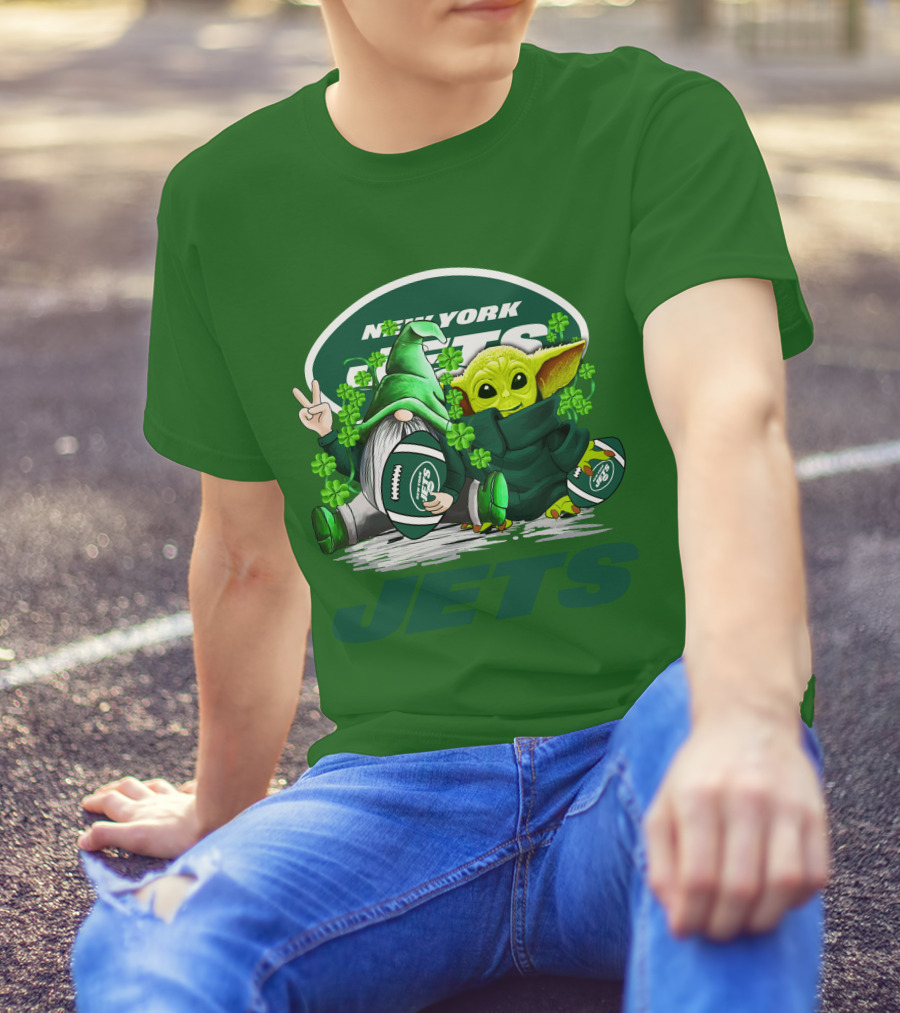 New York Jets Football St. Patrick's Day Baby Yoda And Gnome With Shamrocks T-Shirt