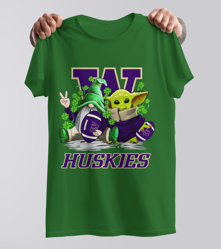 Washington Huskies Football St. Patrick’s Day Gnome And Baby Yoda With Shamrocks T-Shirt