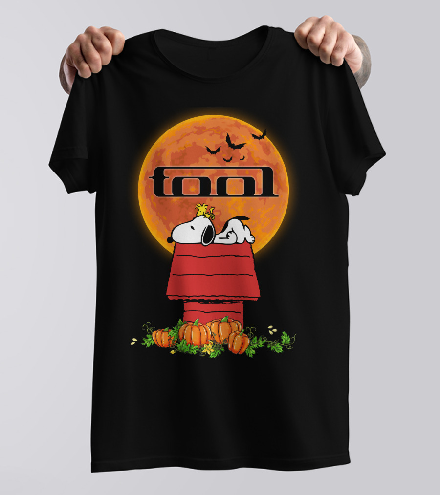 Tool 012a Halloween Snoopy Pumpkin Moon Scene T-Shirt