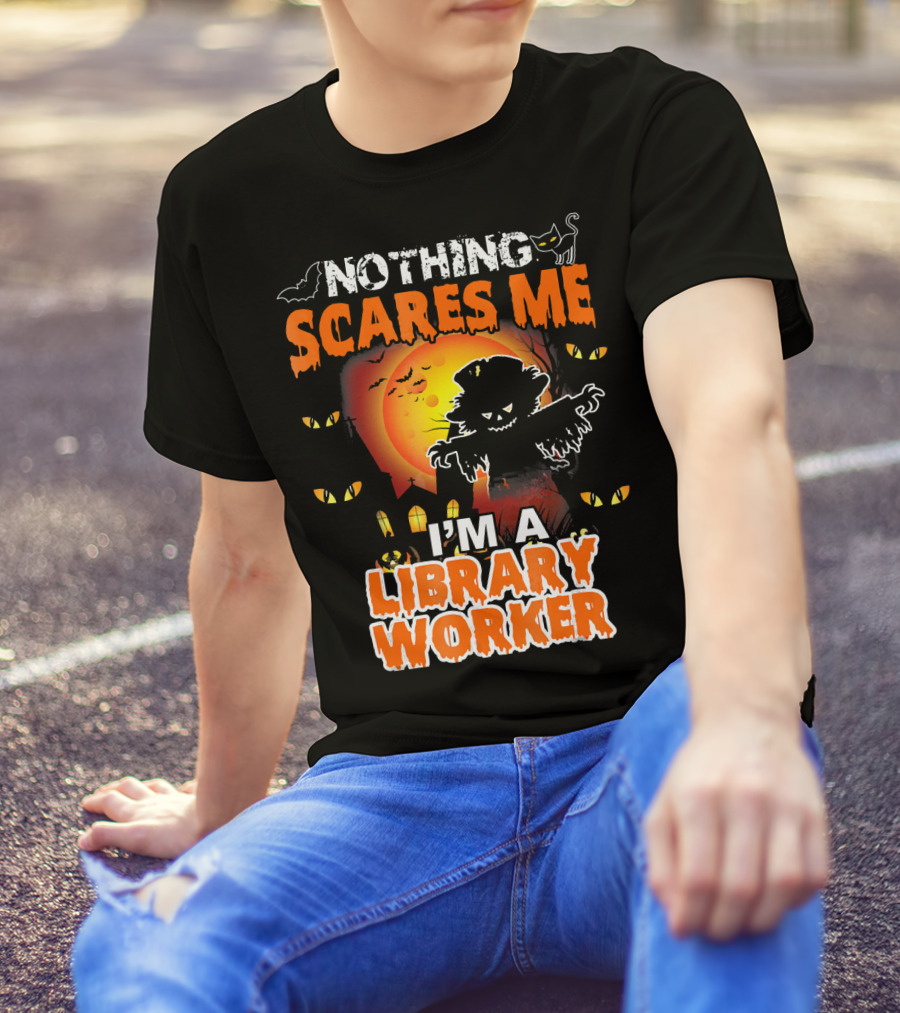Nothing Scares Me I'm A Library Worker Halloween Scarecrow And Cat T-Shirt