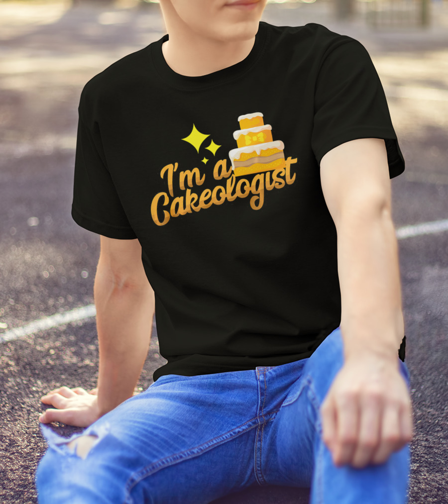 I'm A Cakeologist Funny Pastry Chef Bakin Cake Icons T-Shirt