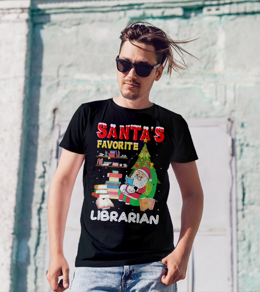 Santa's Favorite Librarian Christmas Holiday Santa Reading With Books And Tree T-Shirt