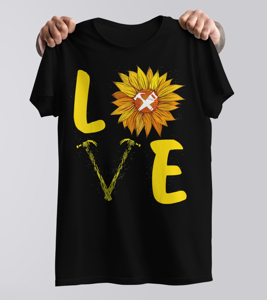 LOVE Hammer Saw Sunflower Carpenter Craftsmanship And Nature Fusion T-Shirt