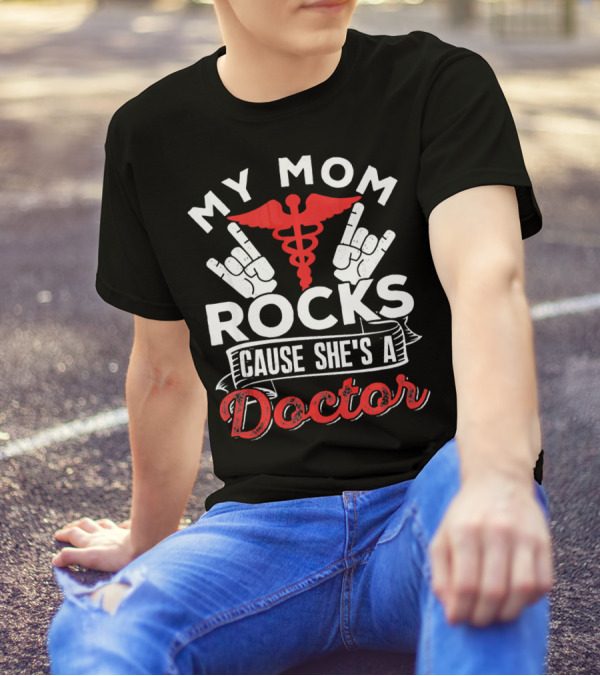 My Mom Rocks Cause She's A Doctor With Caduceus And Rock Hand Signs T-Shirt