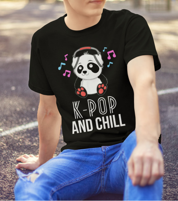 K-Pop And Chill Panda Listening To Music With Colorful Notes T-Shirt