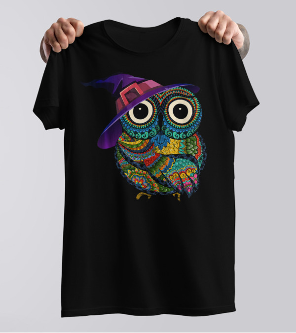 Vibrant Owl In Witch Hat For Halloween Costume Fun T-Shirt