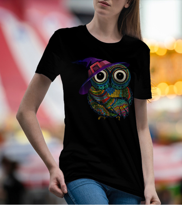 Vibrant Owl In Witch Hat For Halloween Costume Fun T-Shirt