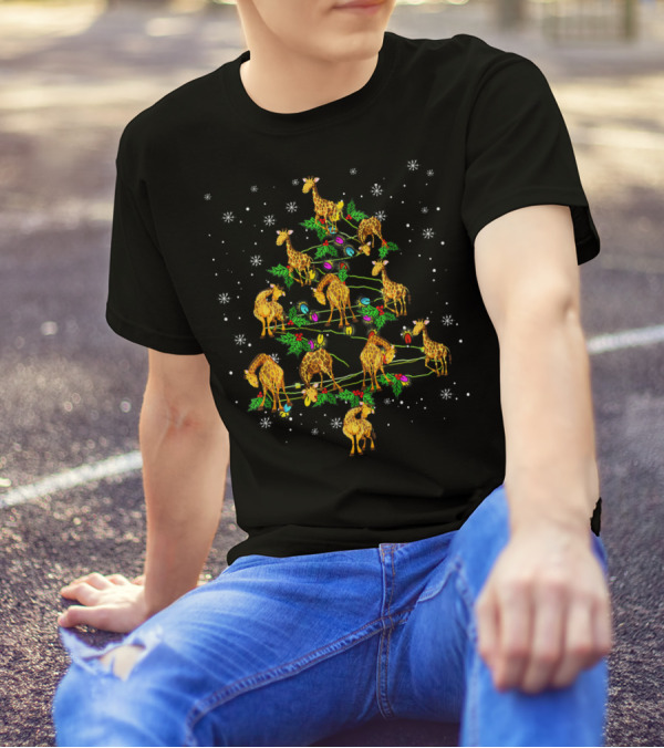 Merry Christmas Giraffe Christmas Tree Lights And Snowflakes T-Shirt