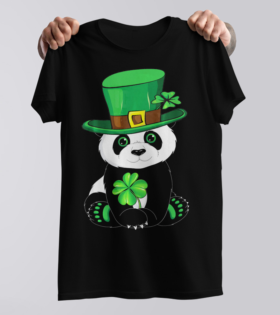 Panda With Shamrock And Leprechaun Hat For St Patricks Day T-Shirt