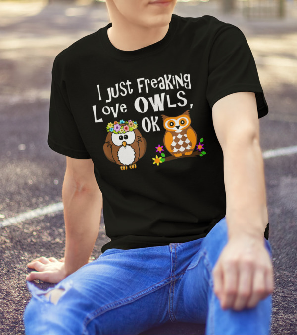 I Just Freaking Love Owls OK Flower Crown Cute Owls T-Shirt