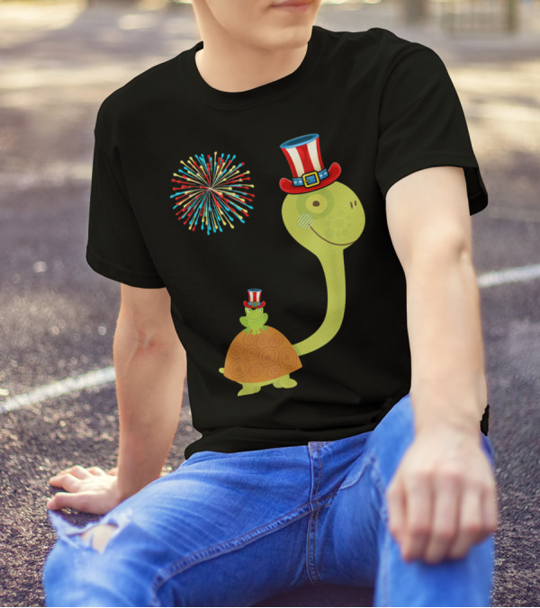 4th Of July Tortoise And Turtle With Fireworks And Patriotic Hats T-Shirt