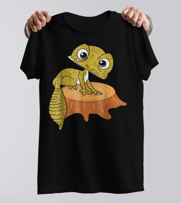 Cute Gecko Sitting On Tree Stub T-Shirt
