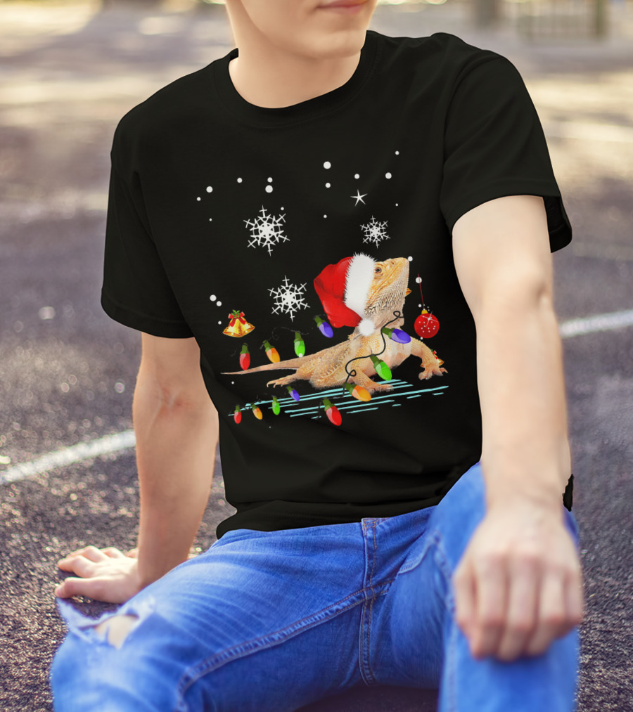 Bearded Dragon Santa Hat Christmas Lights Snowflakes T-Shirt