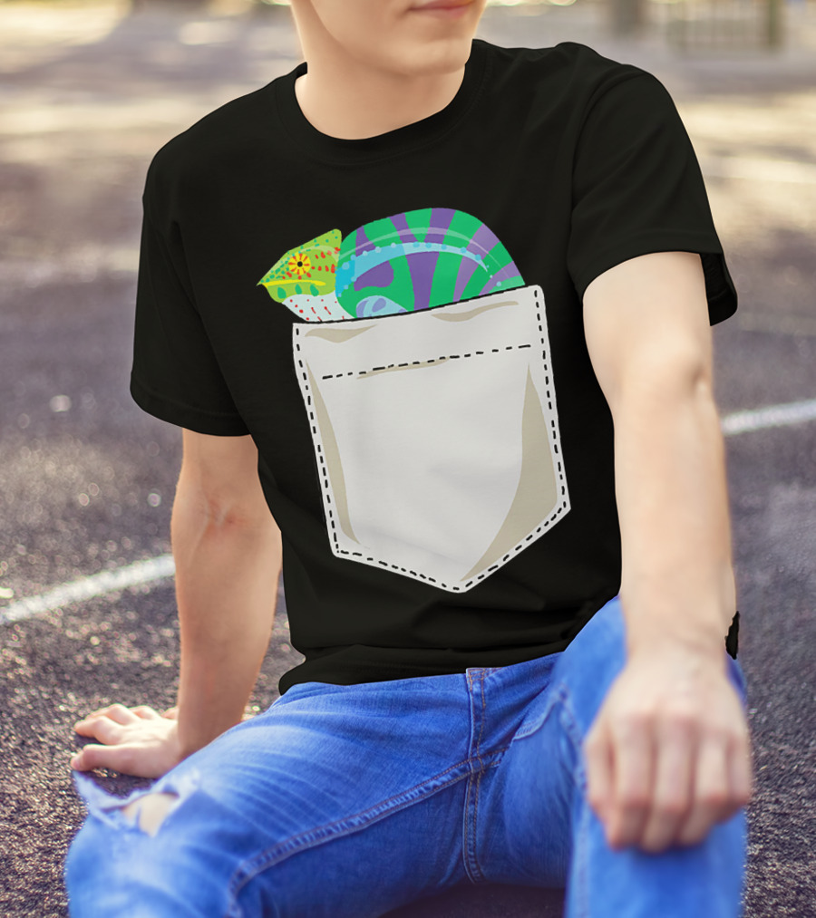 Pocket Chameleon Christmas Style Best For Holiday Fun T-Shirt