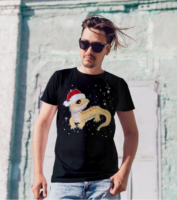 Bearded Dragon Wearing Santa Hat In Snowy Christmas Scene T-Shirt