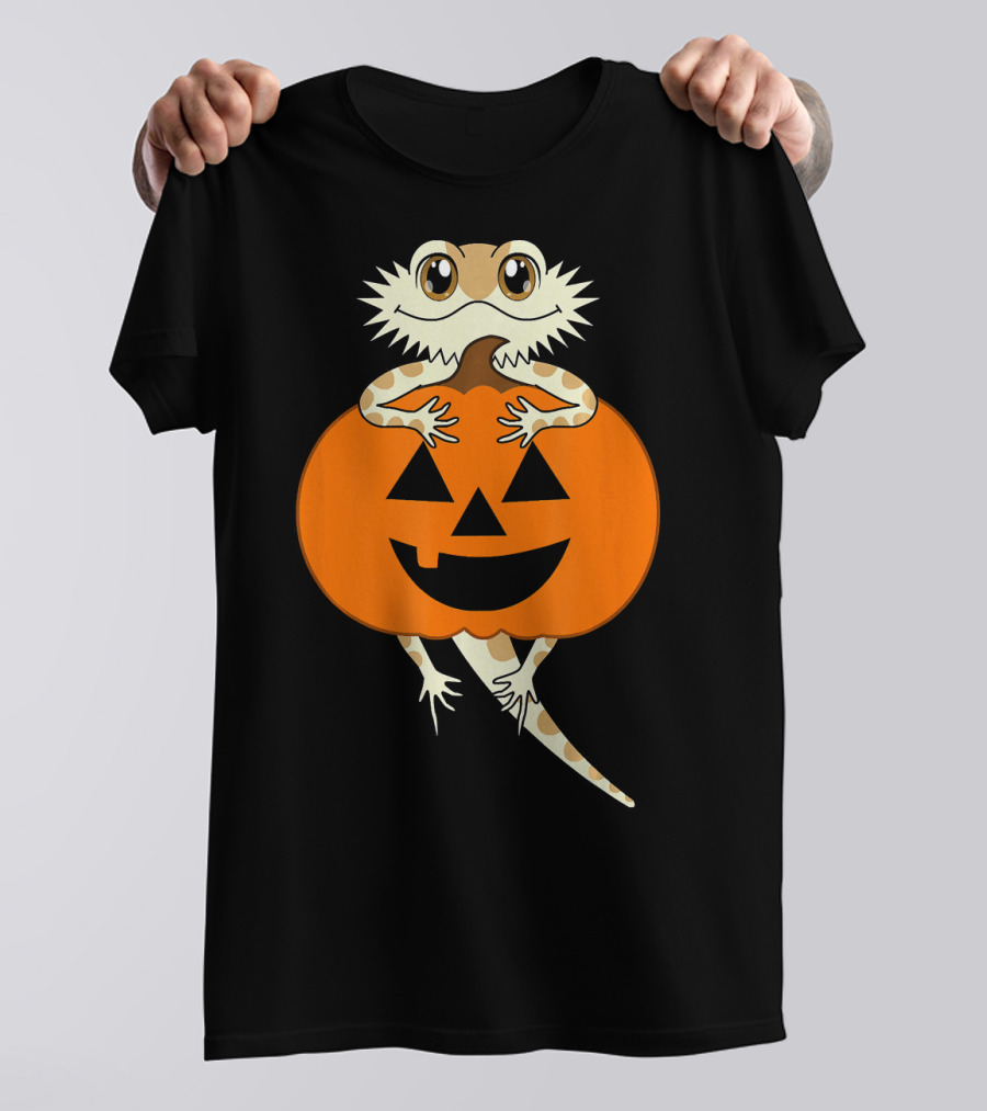 Bearded Dragon Hugging Pumpkin Jack O Lantern Cartoon T-Shirt