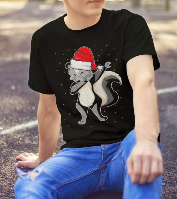 Funny Skunk Dabbing Santa Hat Snowflakes T-Shirt