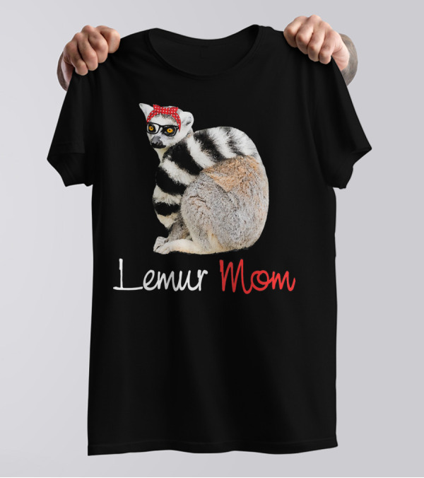 Lemur Mom Funny Red Bandana Mothers T-Shirt