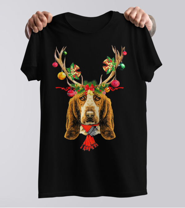 Xmas Funny Basset Hound With Festive Antlers And Holiday Ornaments T-Shirt