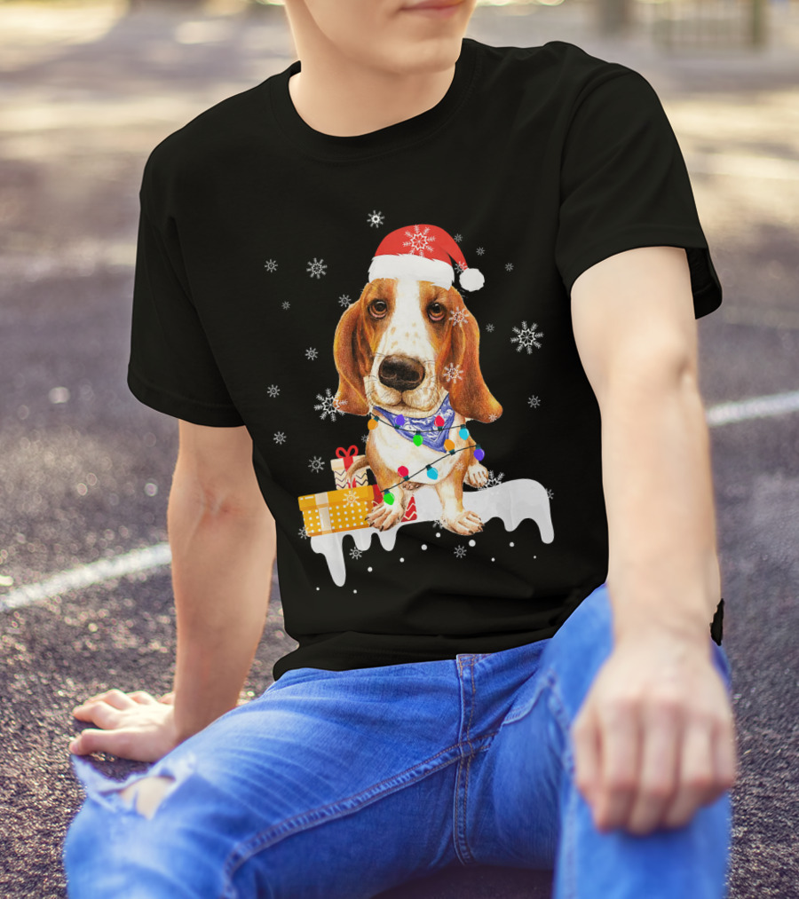 Santa Basset Hound Festive Christmas Lights And Gifts Snowflakes T-Shirt