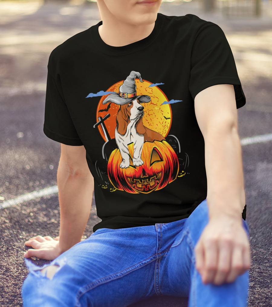 Basset Hound Halloween Pumpkin Hat With Full Moon And Witch Hat T-Shirt