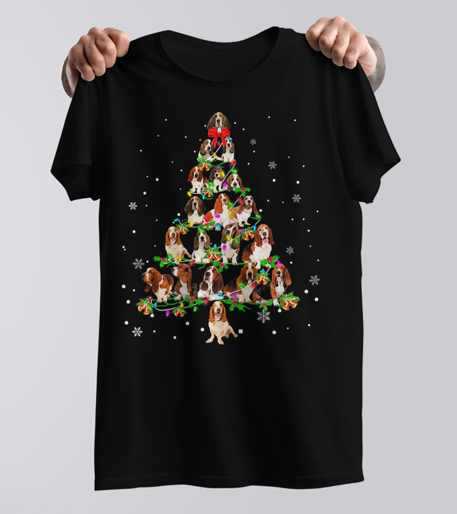 Basset Hound Dog Christmas Tree With Snowflakes And Festive Garland T-Shirt