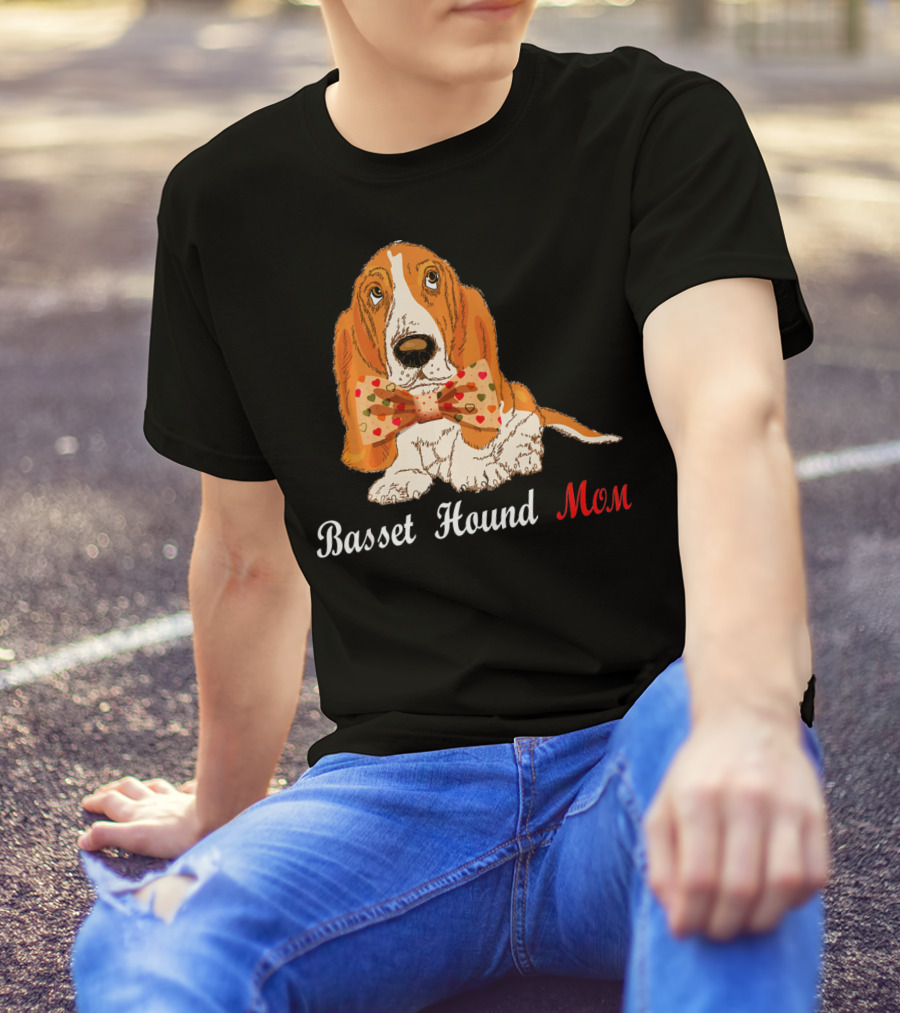Basset Hound Mom With Polka Dot Bowtie T-Shirt