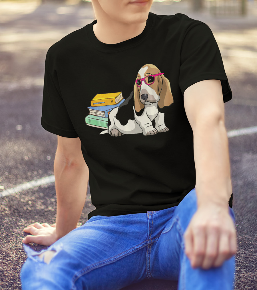 Basset Hound Geek With Glasses And Books Dogeek Dogs Bo T-Shirt