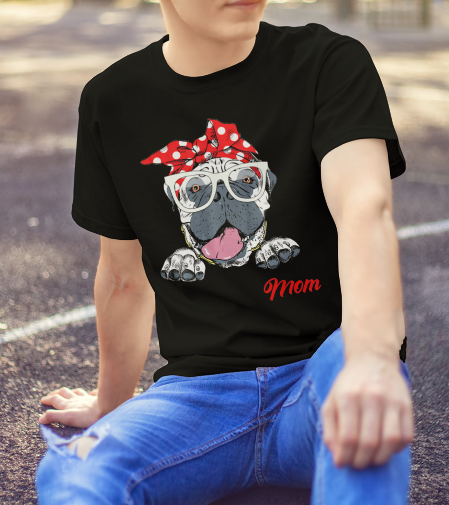 Best Bullmastiff Mom Dog With Red Polka Dot Bandana And Glasses T-Shirt