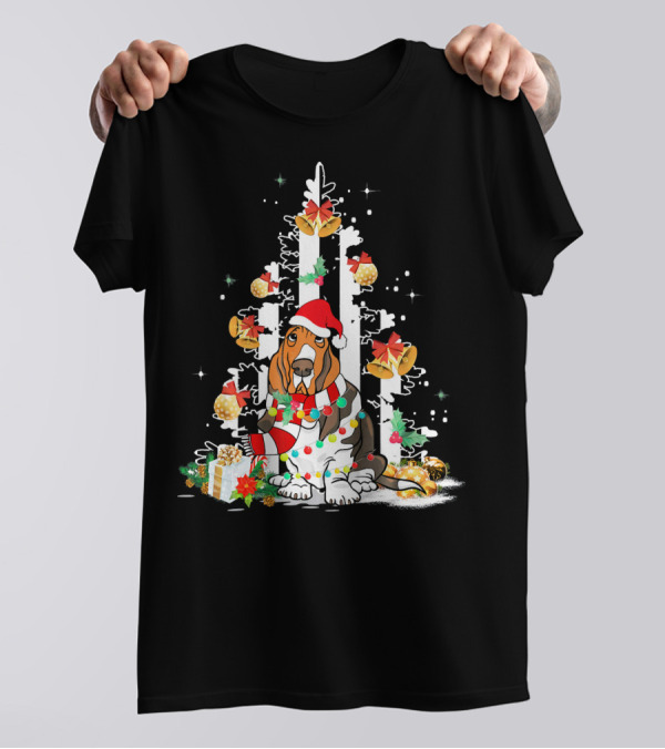 Basset Hound Santa Hat With Christmas Tree And Gifts USA Fla T-Shirt
