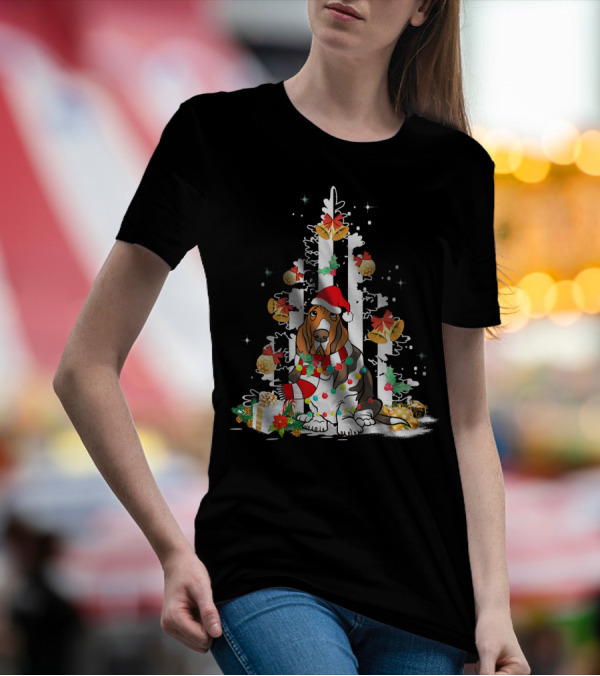 Basset Hound Santa Hat With Christmas Tree And Gifts USA Fla T-Shirt