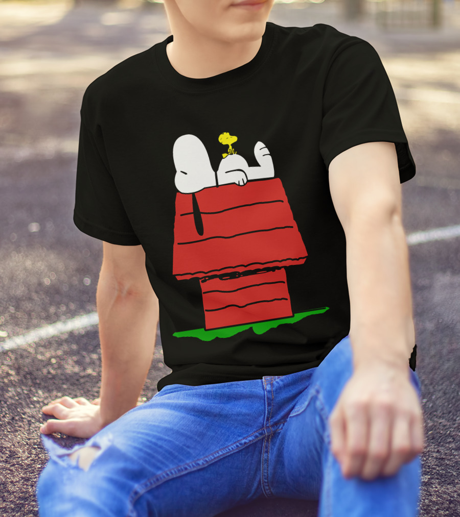 Snoopy And Woodstock Relaxing On Doghouse Roof T-Shirt