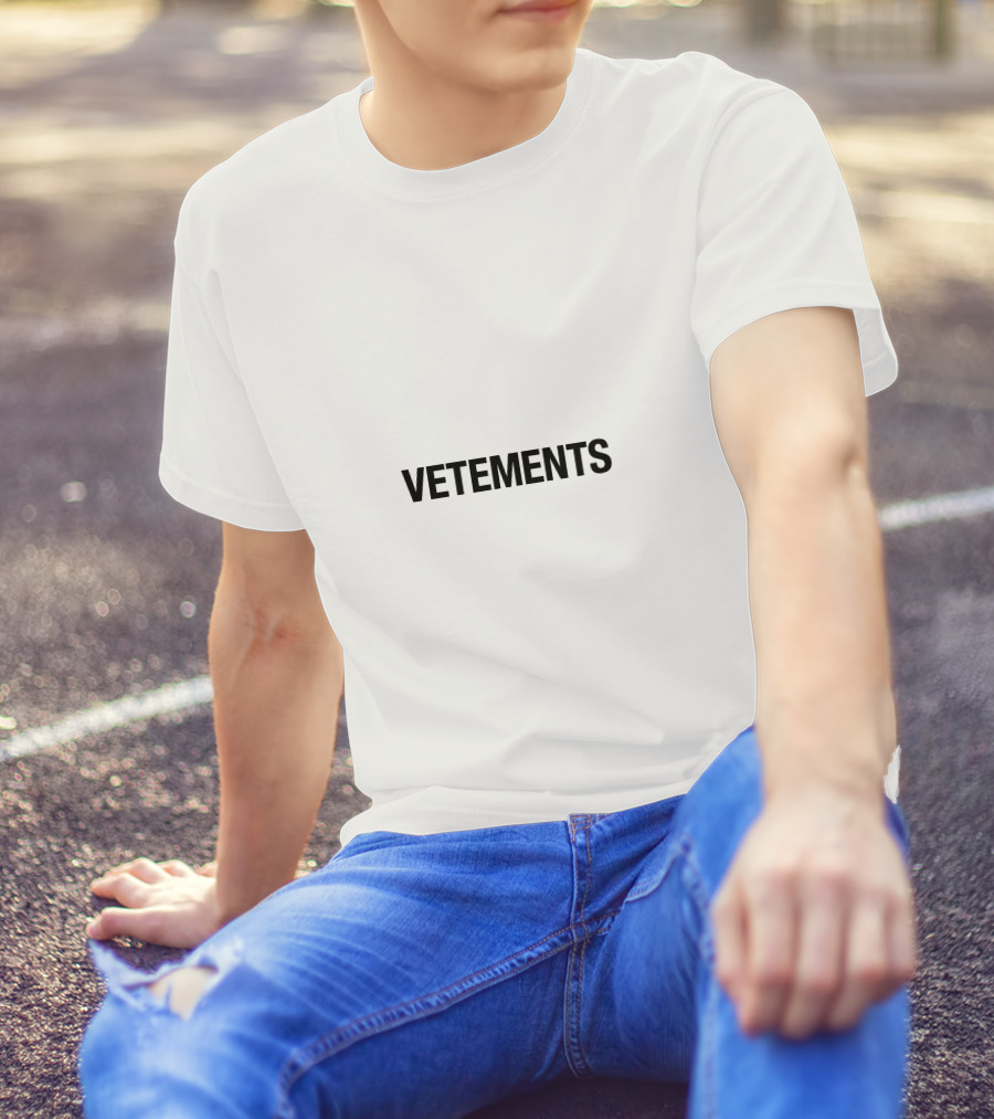 Vetements Bold Black Text Simple T-Shirt