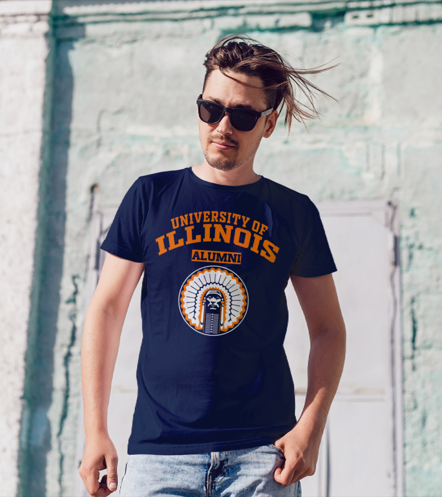 UNIVERSITY OF ILLINOIS ALUMNI T-Shirt