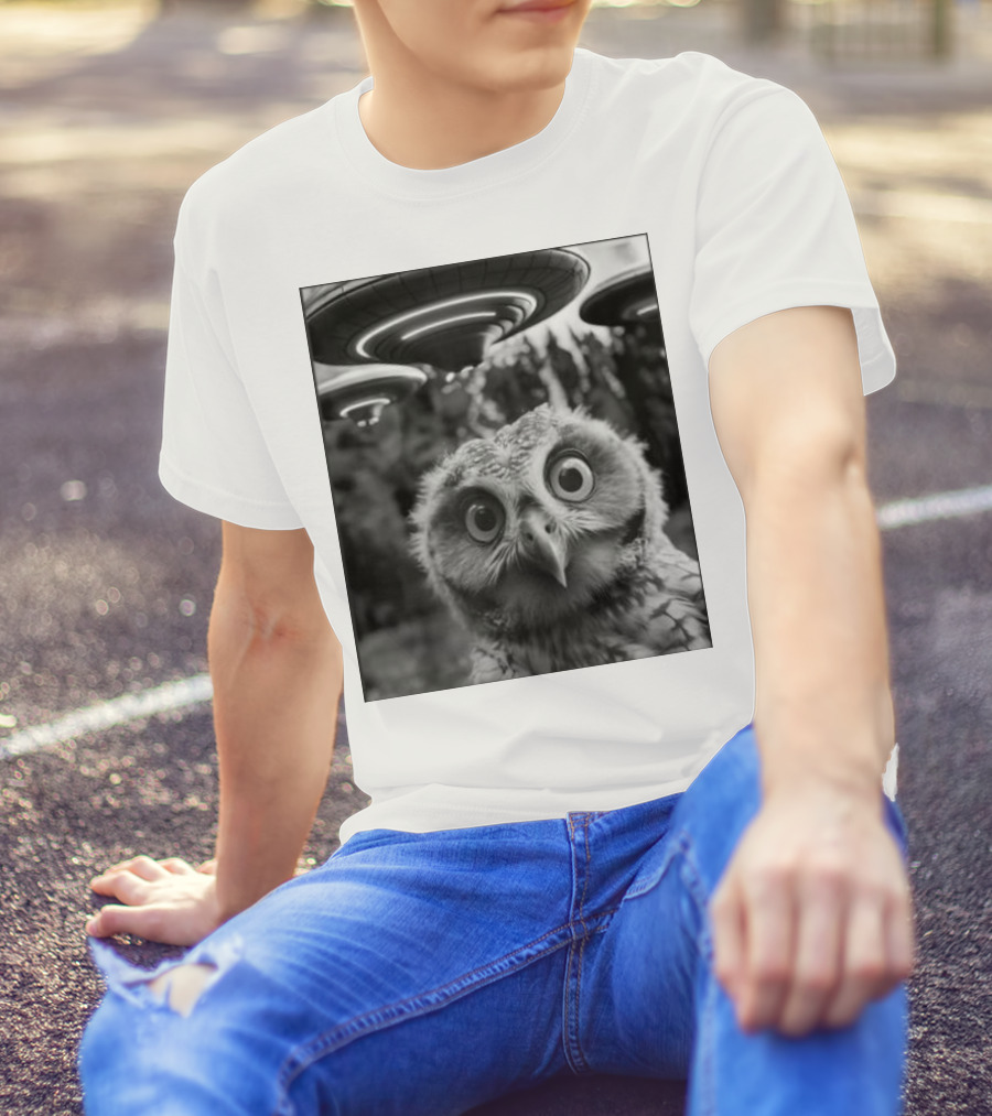 Owl Selfie With UFOs Weird Spaceship Encounter T-Shirt