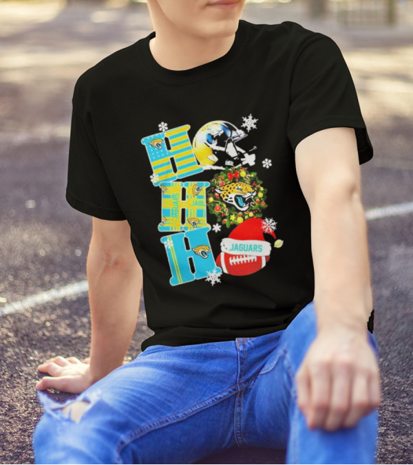Jacksonville Jaguars Ho Ho Ho Merry Christmas Football Santa Hat Snowflakes Wreath T-Shirt