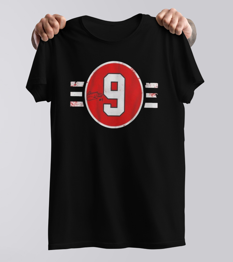 Chicago Blackhawks Bobby Hull Signed Number 9 T-Shirt