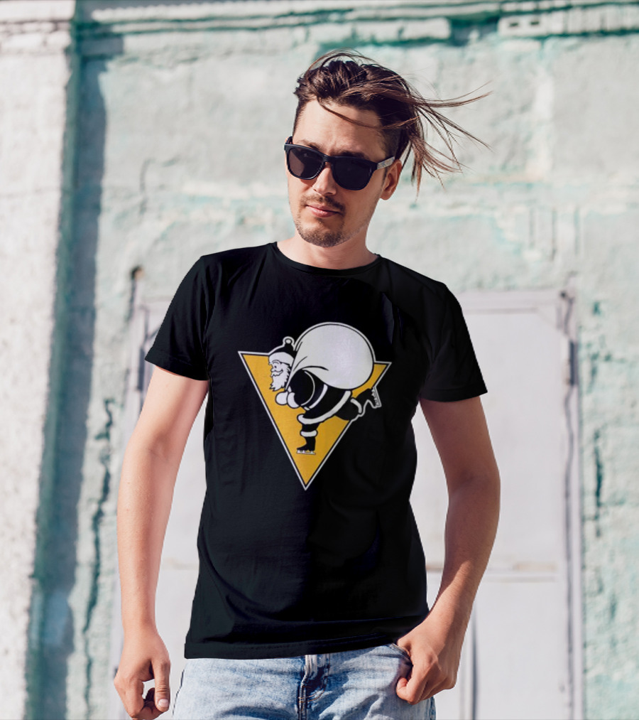Pittsburgh Penguins Santa Skates Christmas Hockey T-Shirt