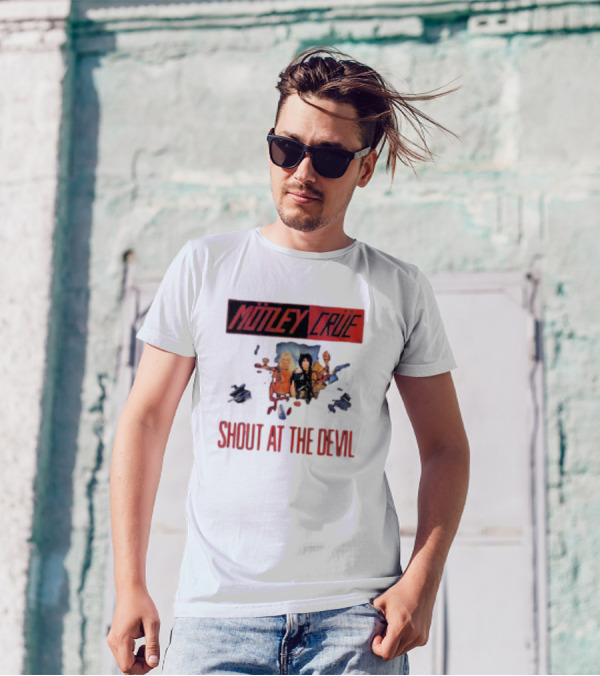 Mötley Crüe Shout At The Devil Classic Album Cover T-Shirt